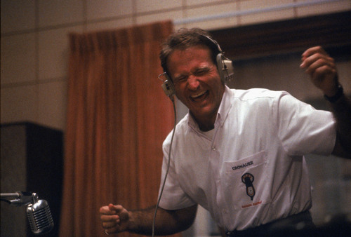 Good-Morning-Vietnam-robin-williams-25340806-500-338